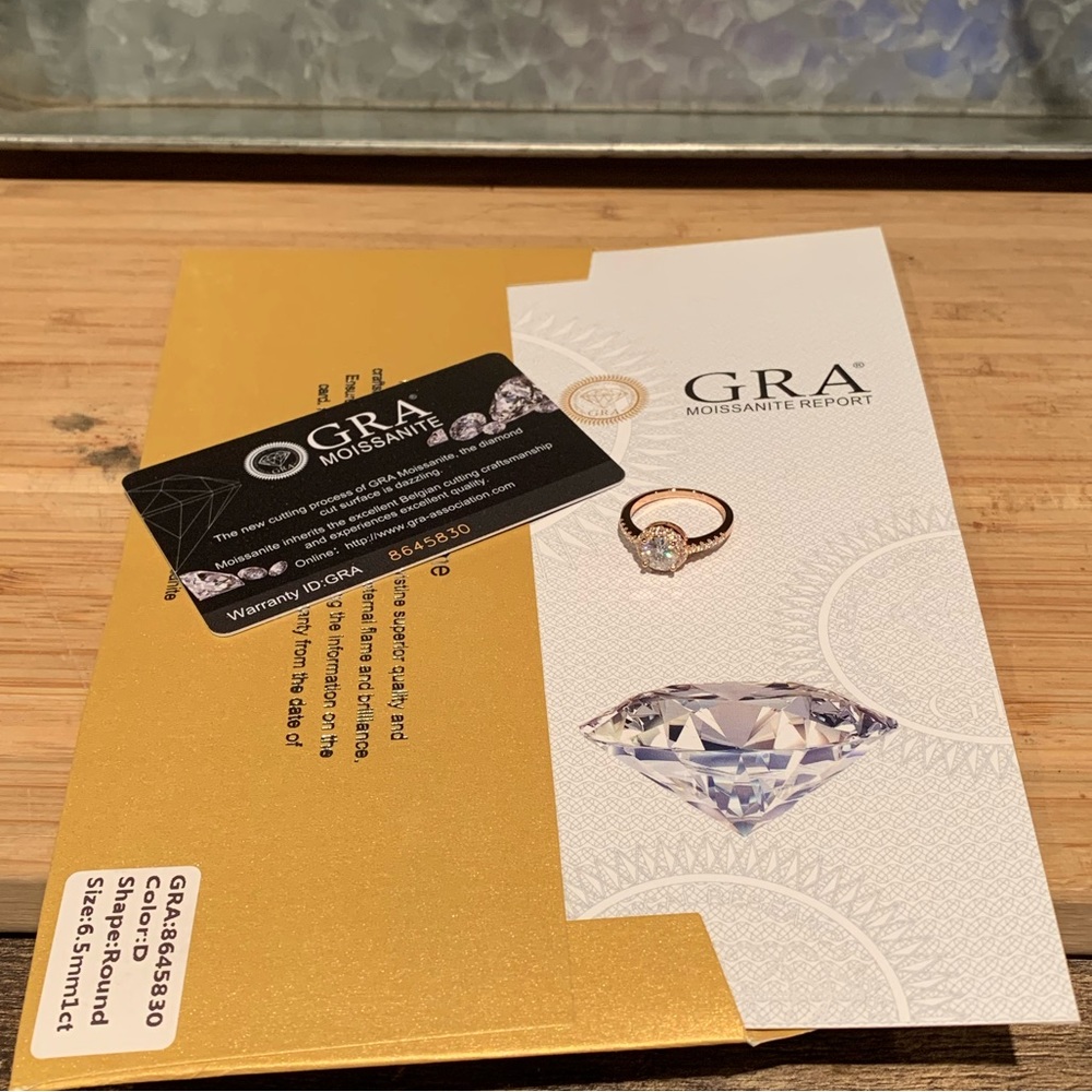 #181 Beautiful 1.5 cttw halo Moissanite in rose gold!!